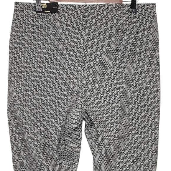 Chico's So Slimming Brigitte Black & White  Textured Trapezoid Ankle Pants - Picture 5 of 10